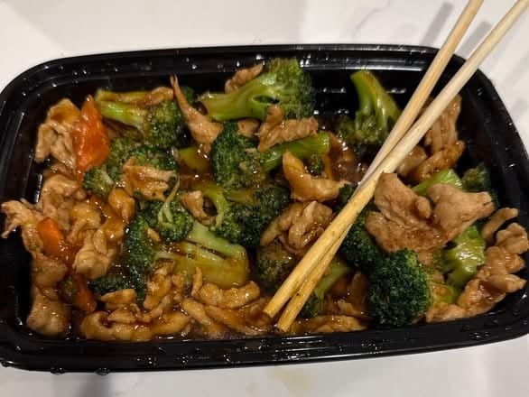 Chicken w. Broccoli.